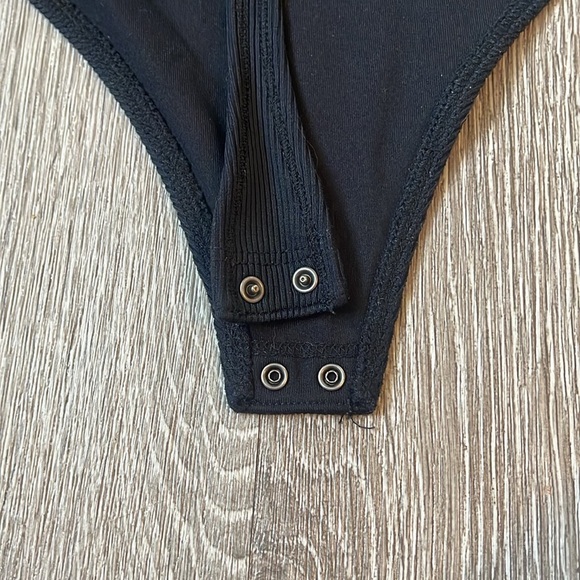 Abercrombie and Fitch Crew Shell Bodysuit - Black medium ribbed thick - Picture 6 of 7